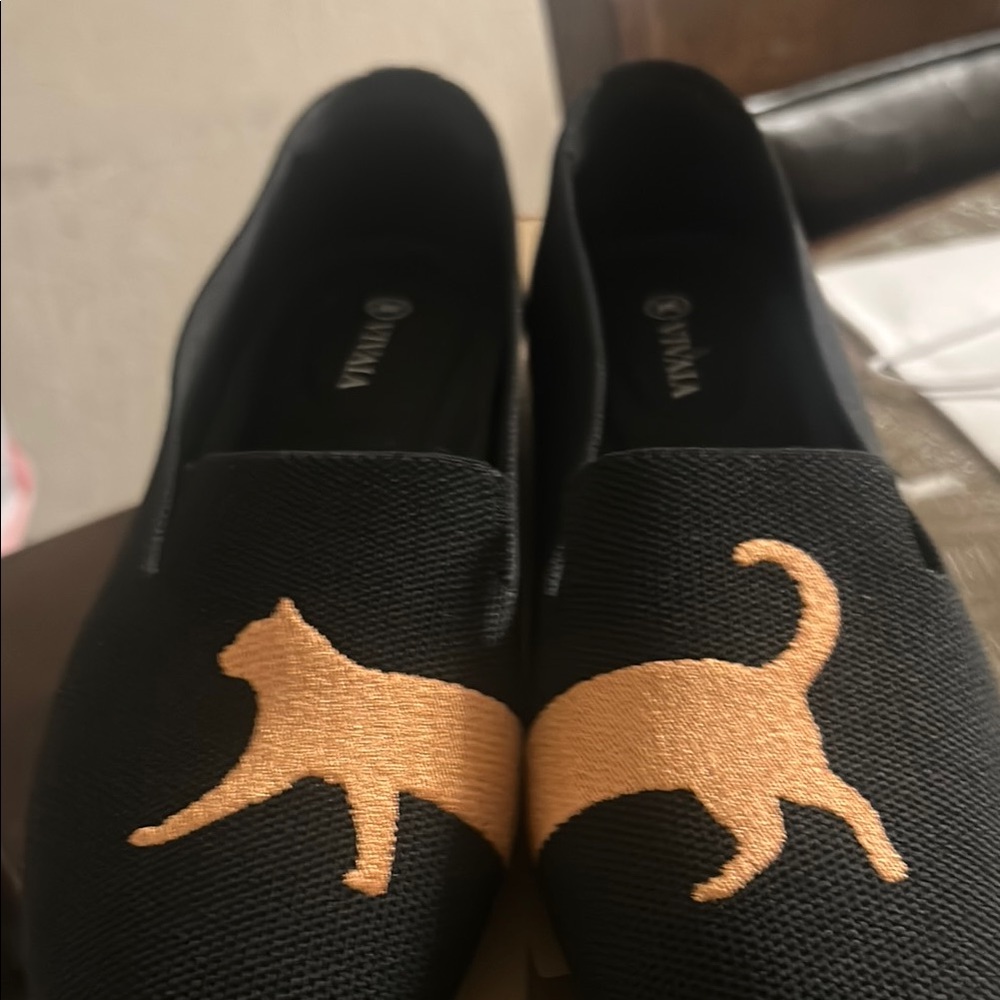 VIVA Black and Tan Cat Embroidered Loafers